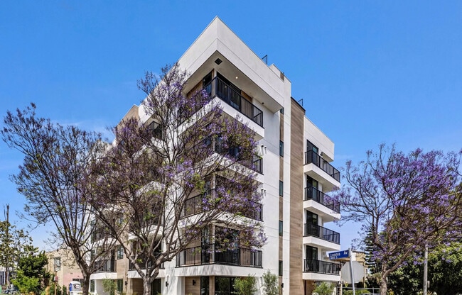 Building Photo - 8867 W Alcott St Rental