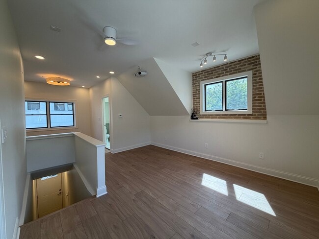 Photo - 5016 N Lawndale Ave Unit 2R
