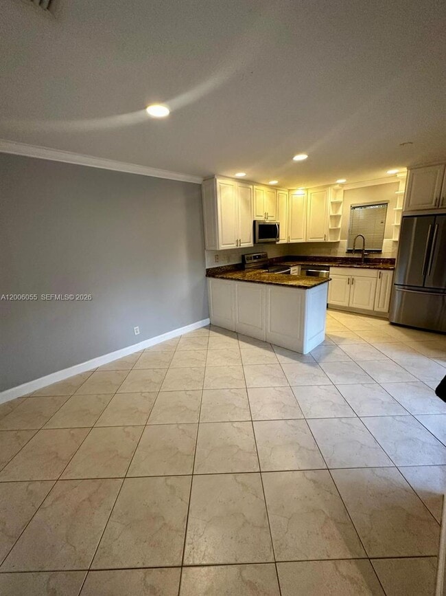 Photo - 7671 Courtyard Run W