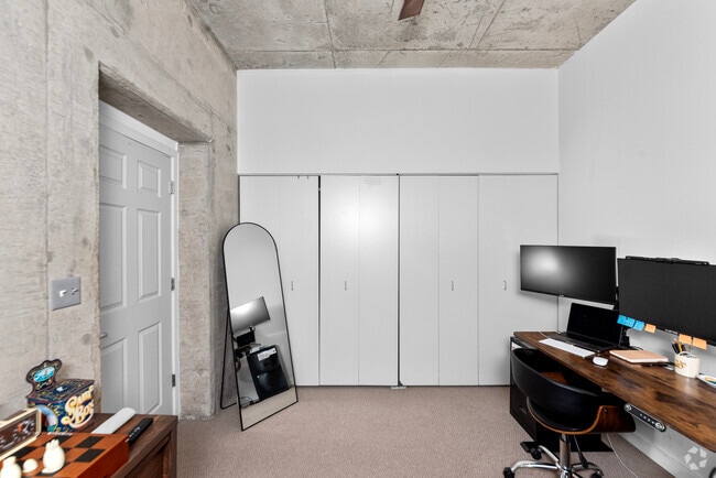 Building Photo - 1720 S Michigan Ave Unit #  03007 Rental