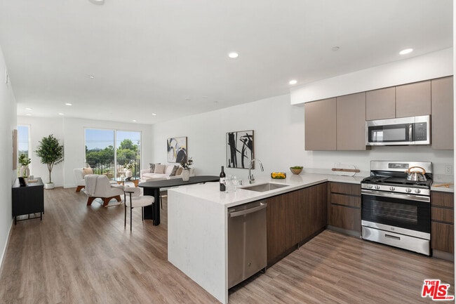 Photo - 6144 Whitsett Ave Unidad 304