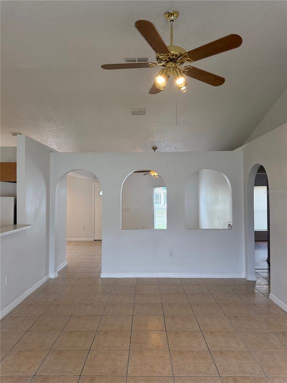 Photo - 405 Francisco Way