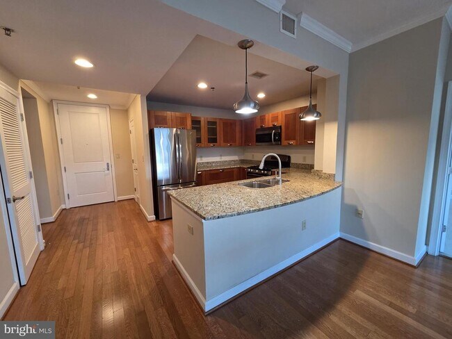 Photo - 5750 Bou Ave Unit 618