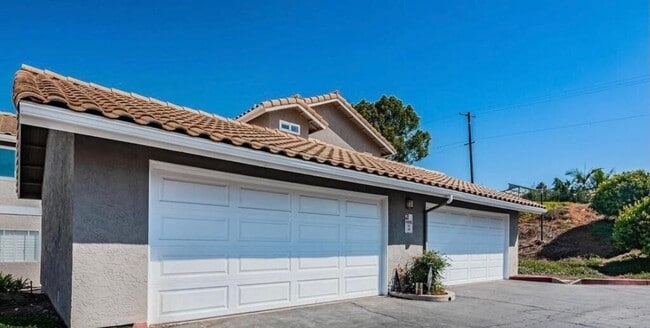 1370 Palomar Pl