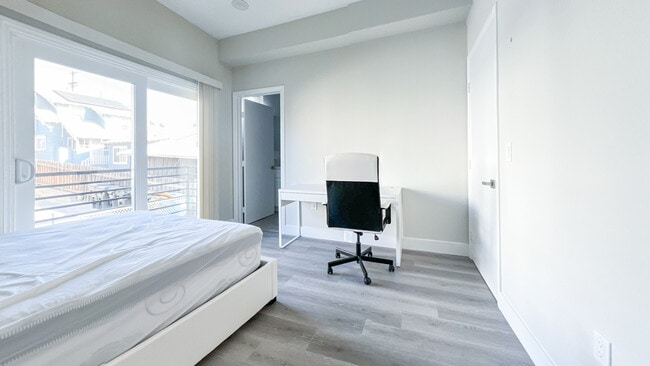 418 N La Fayette Park Pl