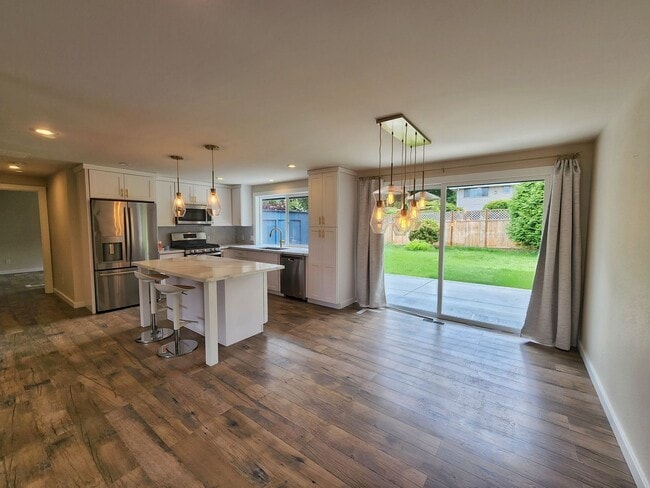 Photo - Beautilfully Remodeled 4 Bed 2.75 Bath Ram...