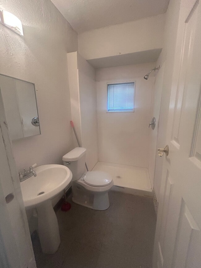 Photo - 2163 E 84th St Unidad 2