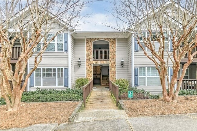 Building Photo - 804 Madison Ln S E