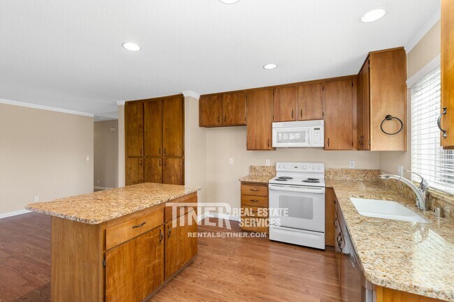 Photo - 8052 Phoebe Way