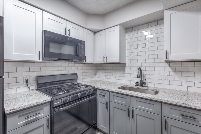 Saddlestone Apartments