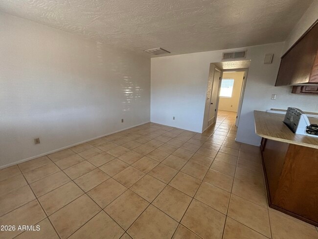 Photo - 1628 E Birch St Unidad 4