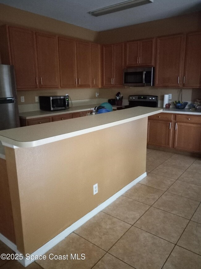 Photo - 561 Lambert St SW