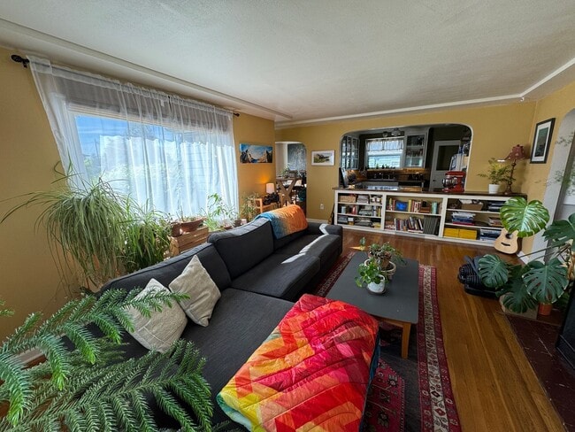 Photo - Spacious 2 Bedroom Home with Large Open Kitchen