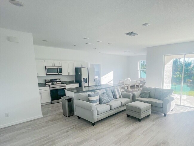 Photo - Gorgeous and Furnished 3/2/2 on a quiet street!
