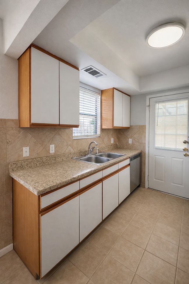 Photo - 333 Rawhide Loop