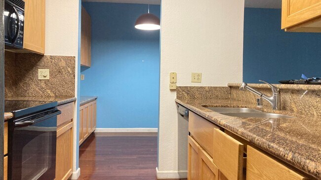 Photo - Large Terrace near Lake Merritt - In-unit Washer & Dryer Unit 202