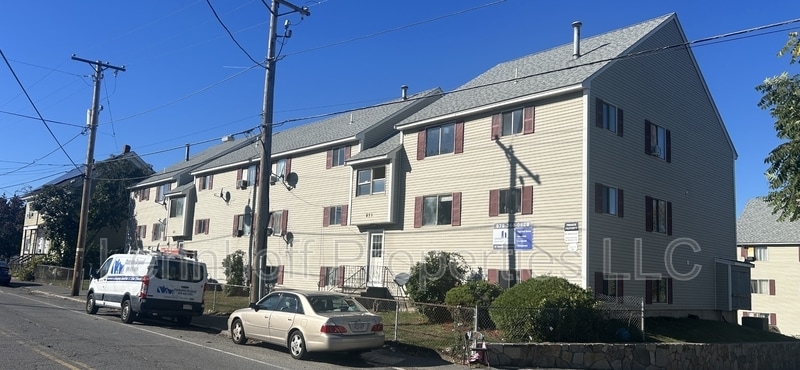 Photo - 871-871 Middlesex St