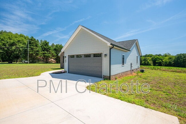 Photo - 2128 Chatfield Rd