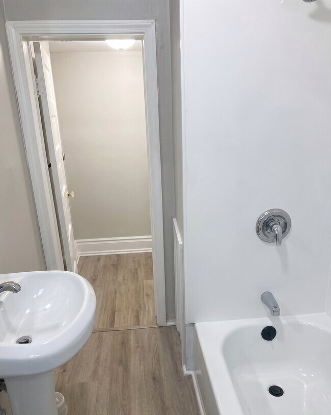 Photo - 3711 E 61st St Unidad 1