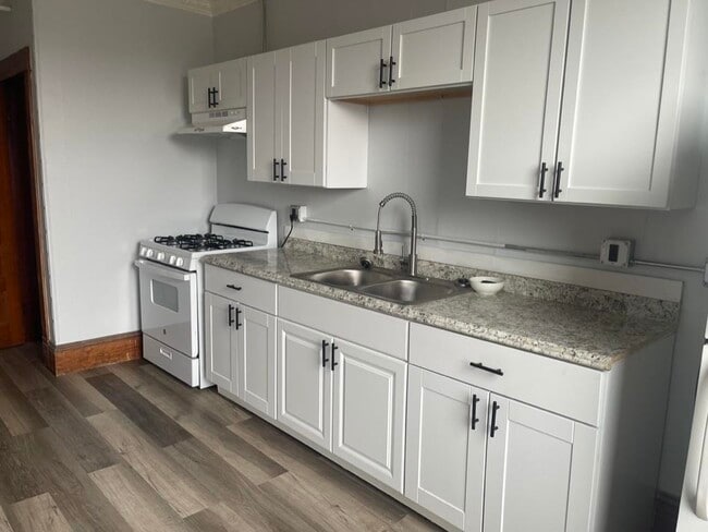 Building Photo - 41-43 Central St Unit 12