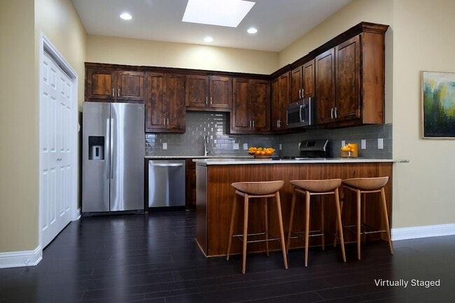 Photo - 3003 Allister St