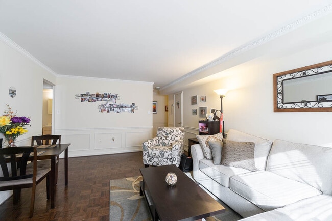 Photo - Dupont Circle condo with plenty of light a... Unidad 14