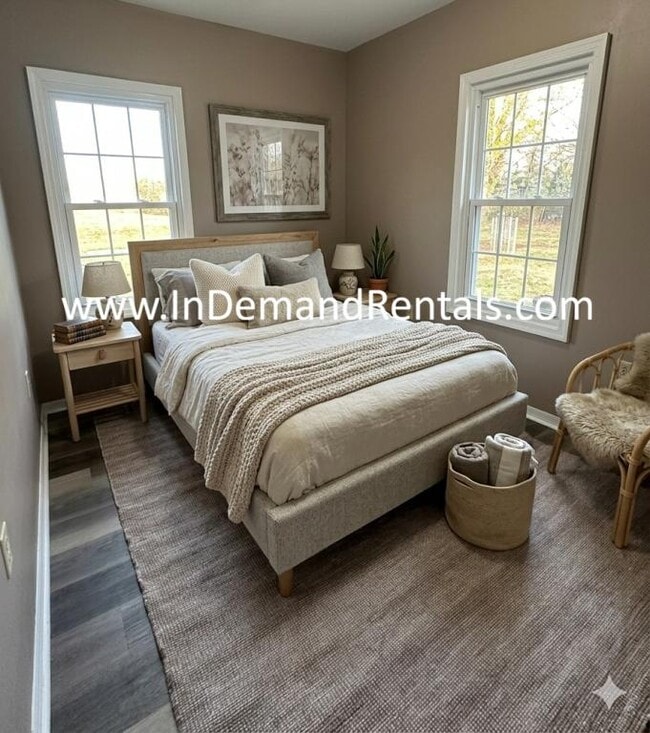 Building Photo - 325 Malaga Park Dr