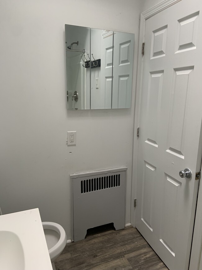 Bathroom - 2251 Longshore Ave Unit Longshore Ave. 2nd Fl.