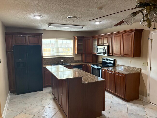 Photo - 6813 Oakhurst Dr