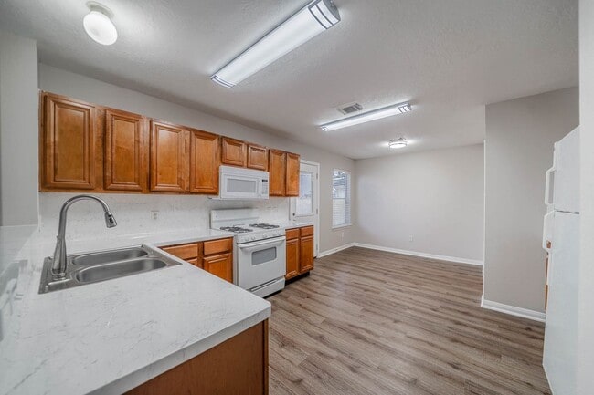 Photo - 121 Rodeo Dr