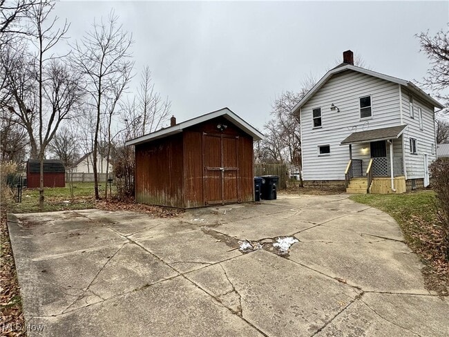 Photo - 767 Roscoe Ave