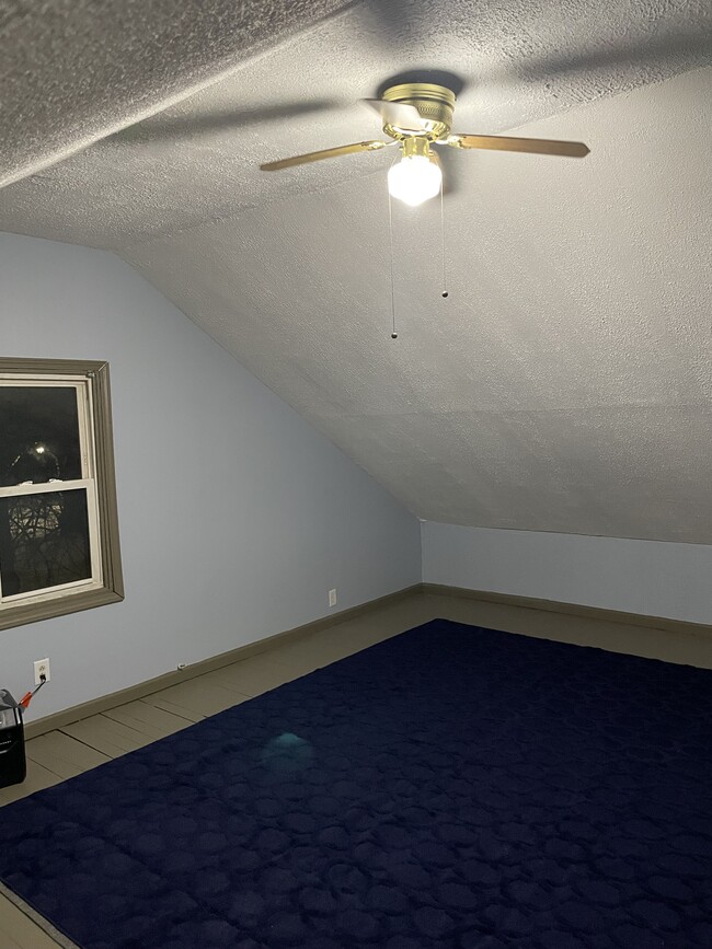 Living Room - 4109 Oak Park Ave Unit Upstairs Room Rental