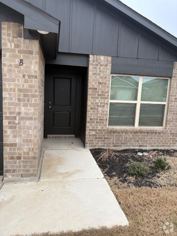 Building Photo - 1209 Lehmann Dr Rental