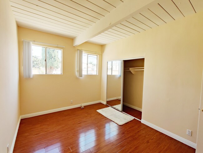 Photo - 1376 N Serrano Ave