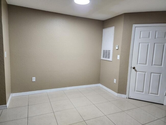 Photo - 5483 Vineland Rd Unit 10107