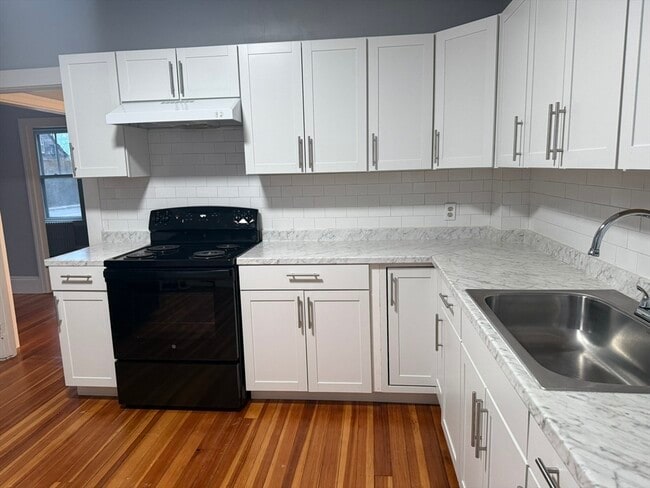 Building Photo - 5 Lothrop St Unit 1F