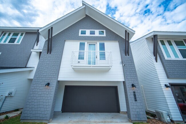 Building Photo - 7611 Victory Reserve St