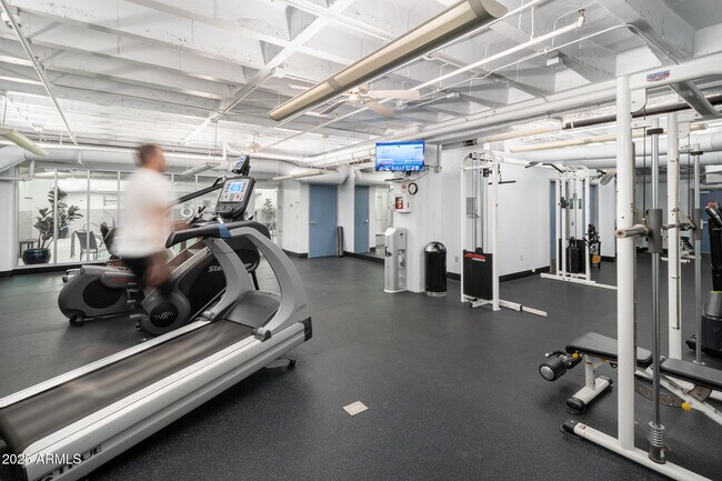 Photo - 114 W Adams St