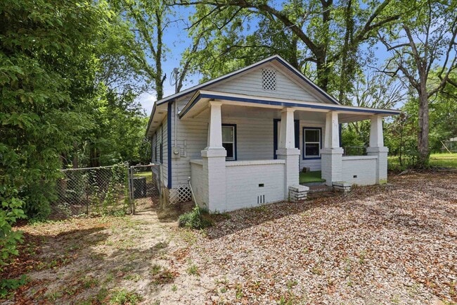 Photo - 719 Dent St