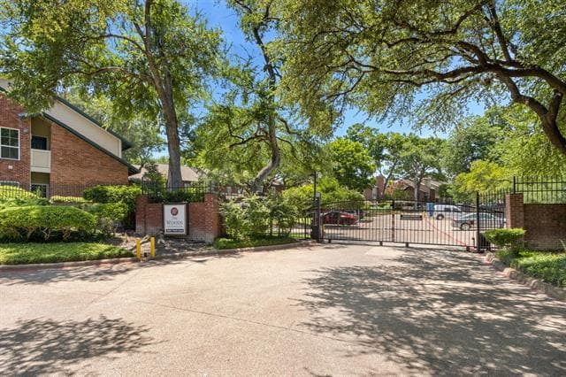 Photo - 8601 Park Ln Unidad 221