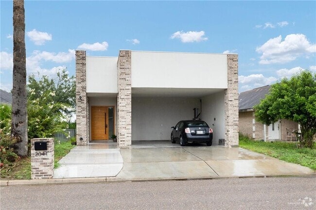 Building Photo - 2041 Lake View Dr Rental