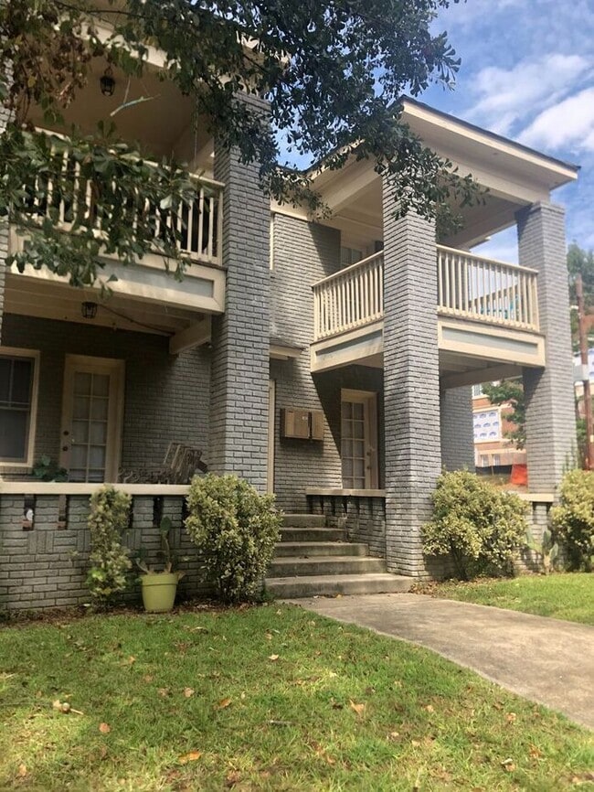 Building Photo - One bedroom one bath right on Adair Park a...