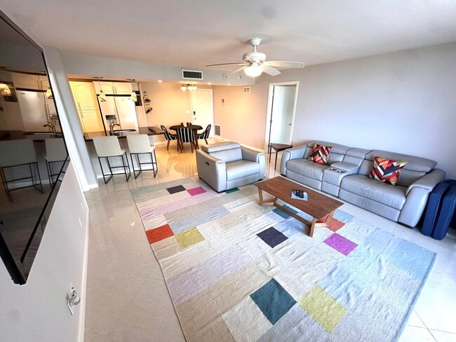 Building Photo - 1 Las Olas Cir Unit 313