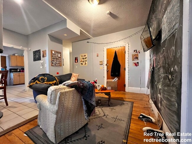 Photo - 18 Glenville Ave Unit 2