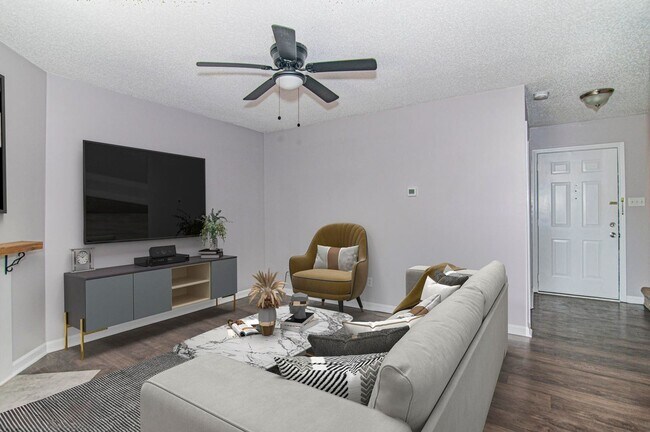 Photo - Knoxville 37938 - 2 bedroom, 2 bath home - Contact Jean Chung (865) 386-1022