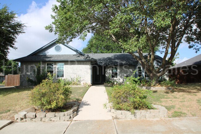 Building Photo - 4817 Castlewood Dr