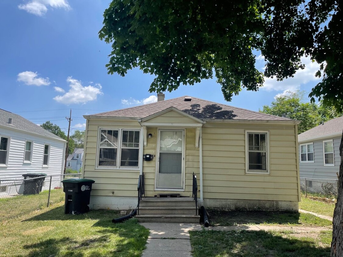 2 Bedroom House Available Now - 2 Bedroom House Available Now