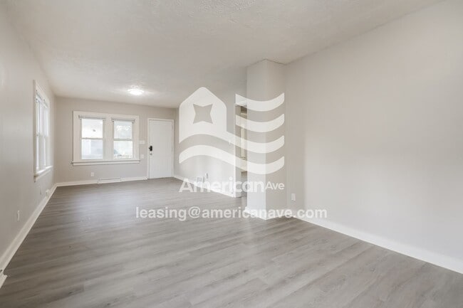 Photo - 1710 Elwood Ave