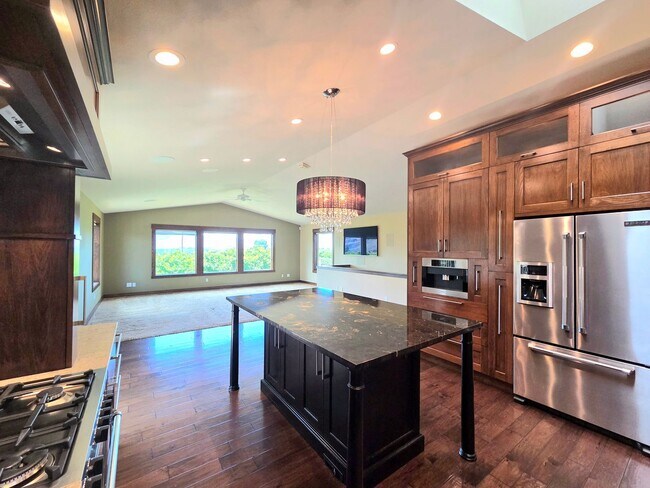 2545 6th St SE