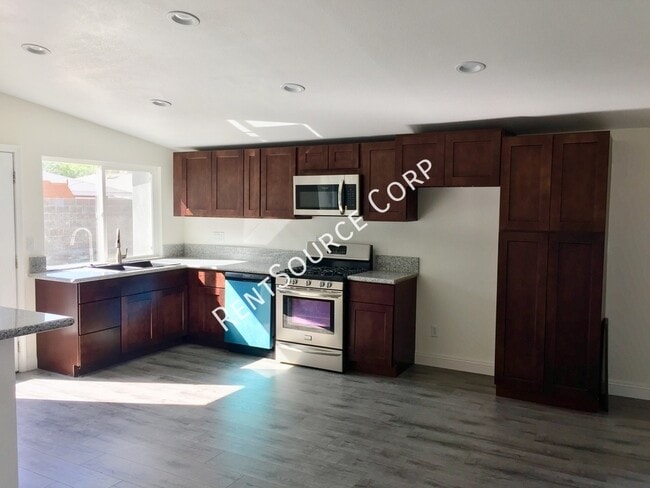 Photo - 44329 Gingham Ave